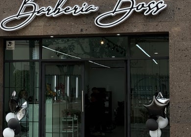 Fachada de Barbería Boss C.Colima en Tijuana, Baja California, MX con decoración de globos.