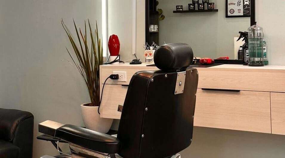 Silla de barbería en Barbería Boss Perla, Tijuana, Baja California, MX. Ambiente moderno y acogedor.