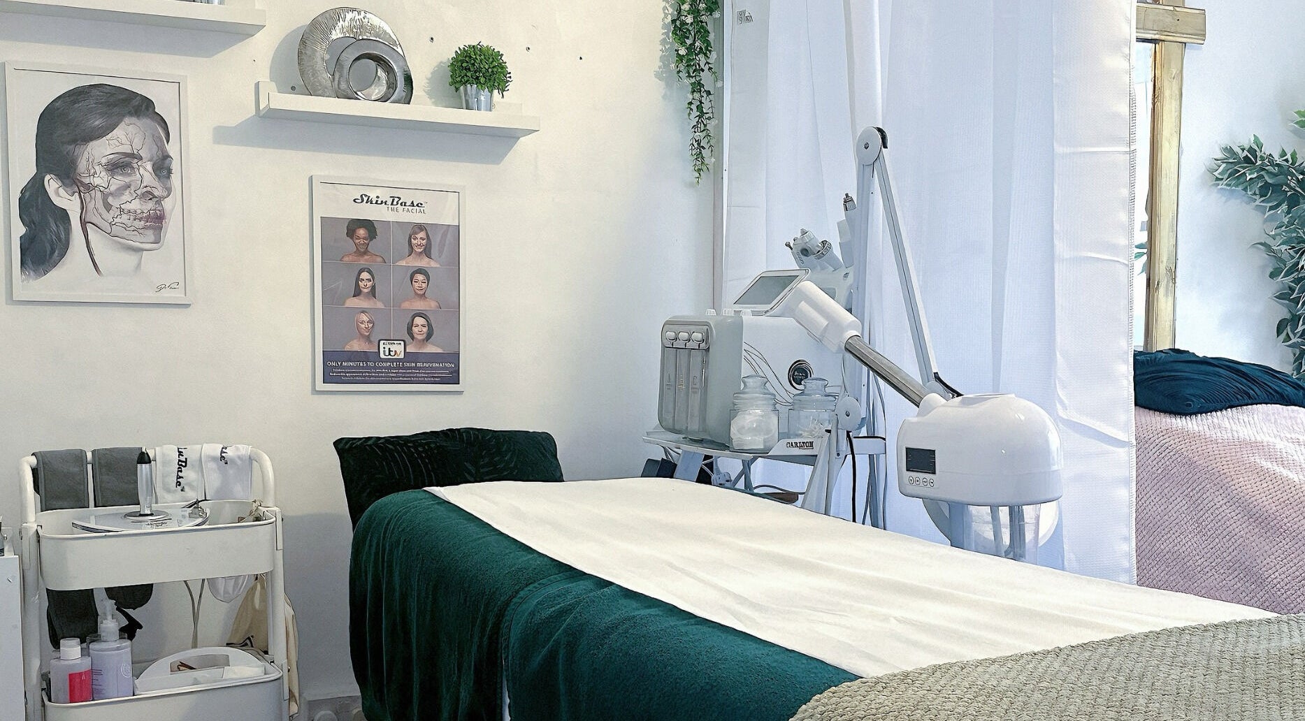 Calm treatment room at Sara Monse Beauty in London, England, GB, featuring modern facial equipment and cozy decor.