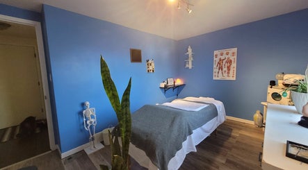 CARE Massage Therapy (Carrie Leake RMT) imaginea 2