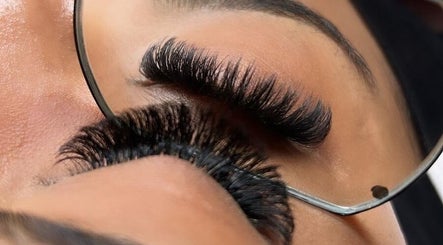 Pretty Pedi and Lashes obrázek 3