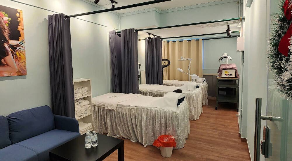 Cozy treatment room with massage beds at R&R Beauty Studio, Singapore, Singapore, SG.