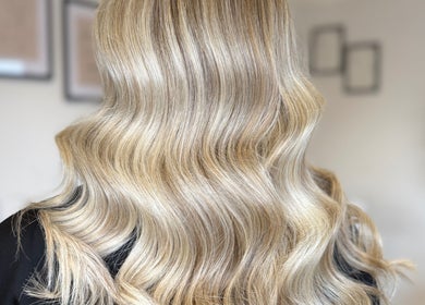 Blonde wavy hairstyle at Millie @ Shade Harrogate, Harrogate, England, GB, showcasing expert hairdressing.