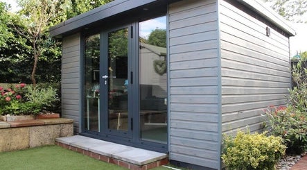 Holly Isles - Nails and Beauty's serene garden cabin, Pudsey, England, GB. Perfect for relaxation.