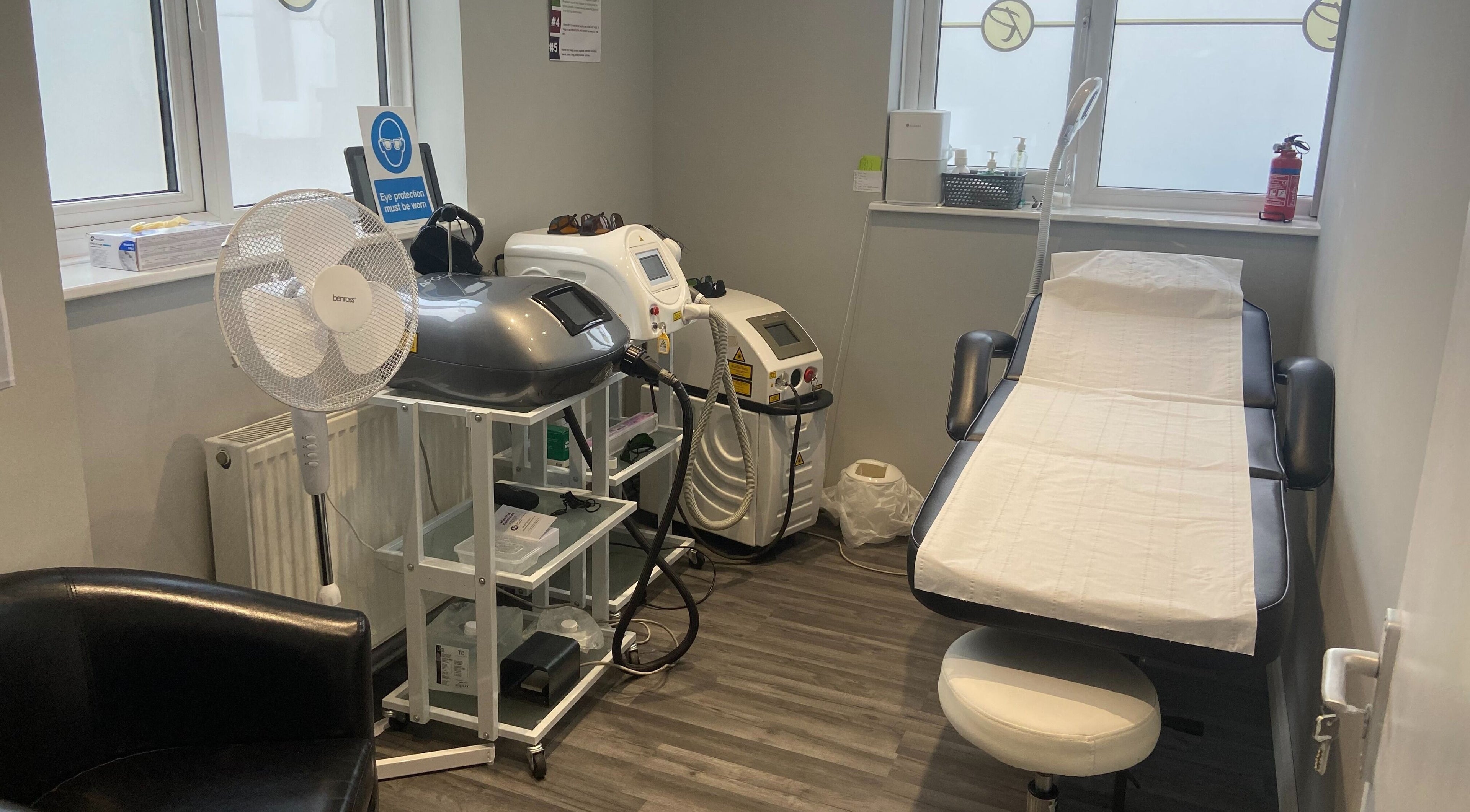 Treatment room with advanced equipment at Revive Laser Clinic in Snodland, England, GB.