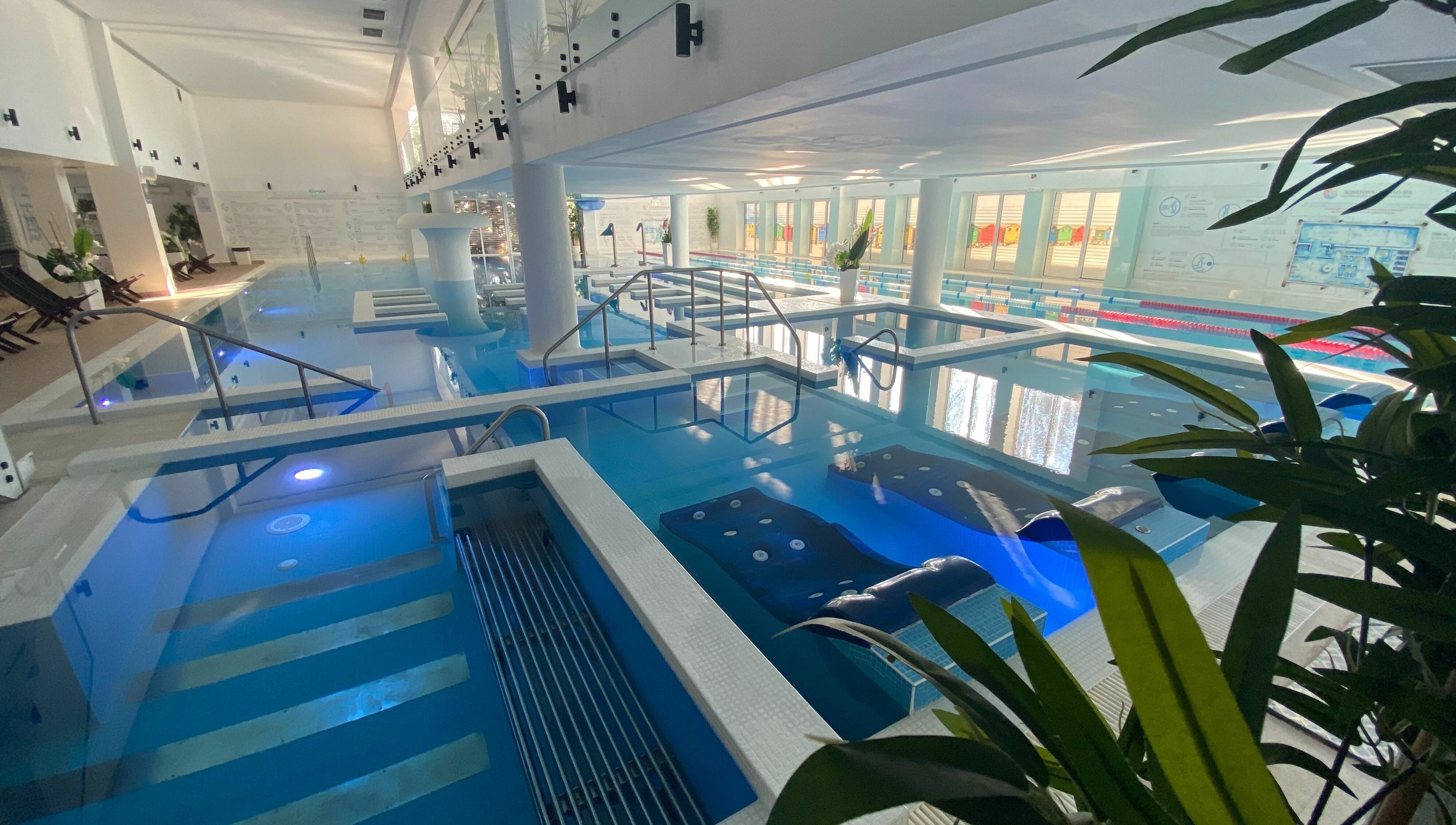 Luxurious indoor pool at Aqvatonic Balneo Spa, Eforie Nord, Județul Constanța, RO with modern design.