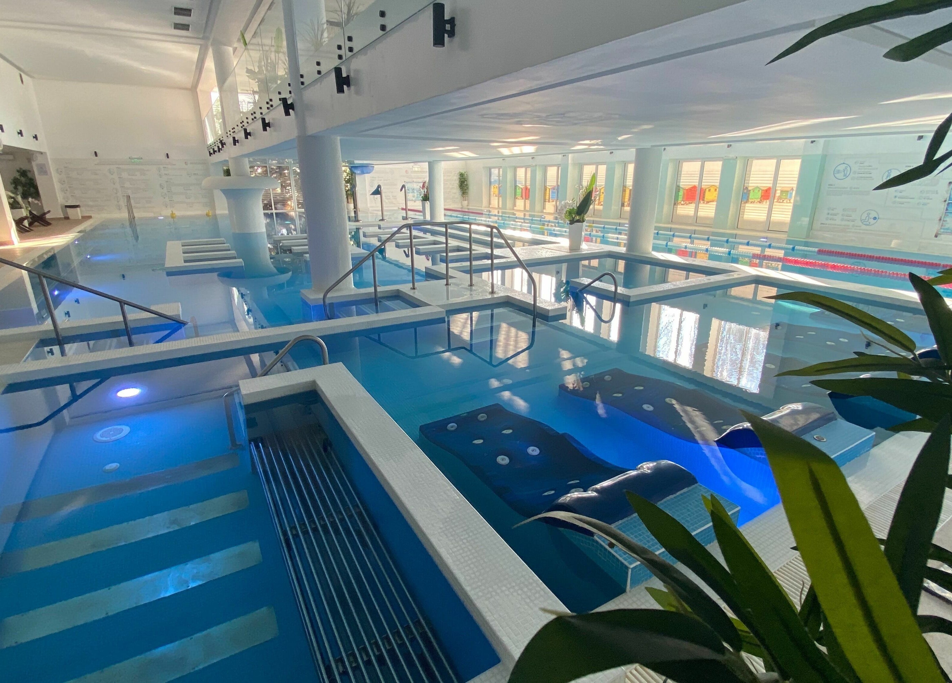 Luxurious indoor pool at Aqvatonic Balneo Spa, Eforie Nord, Județul Constanța, RO with modern design.
