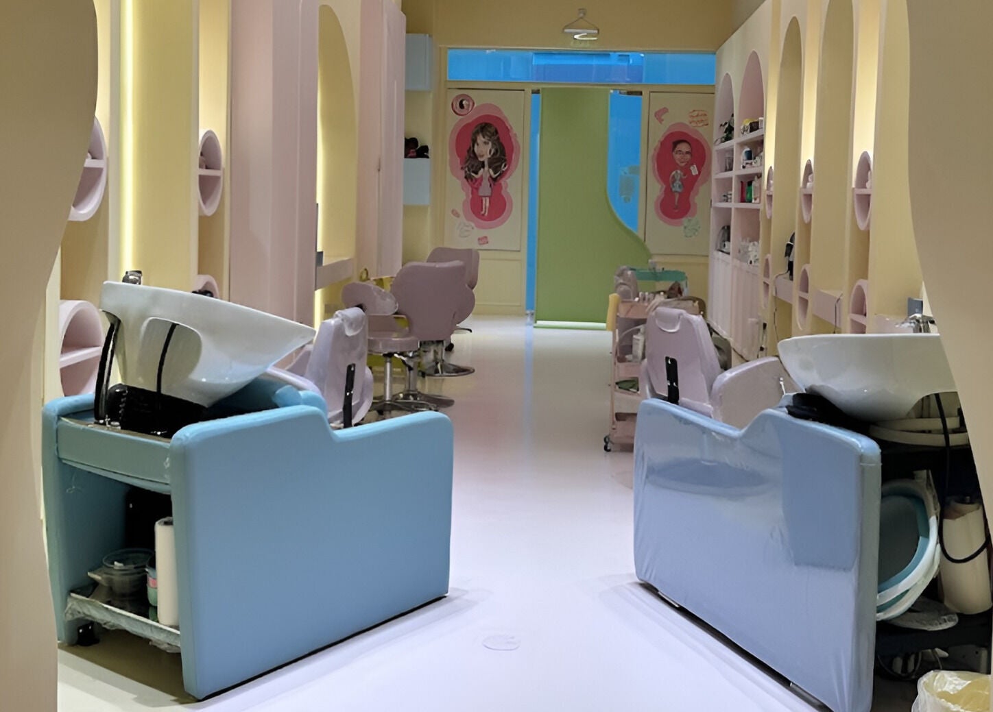 Stylish interior of ManeandNatural | كيرلي بوتيك - Riyadh Branch, Riyadh, SA, with pastel salon chairs and sinks.