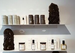 Produktauswahl bei Radiance Bar, Hamburg, Hamburg, DE, auf stilvollem Regal präsentiert.