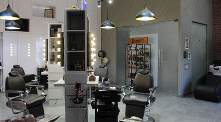 Mankind Men Haircut - Gents Barbershop afbeelding 2