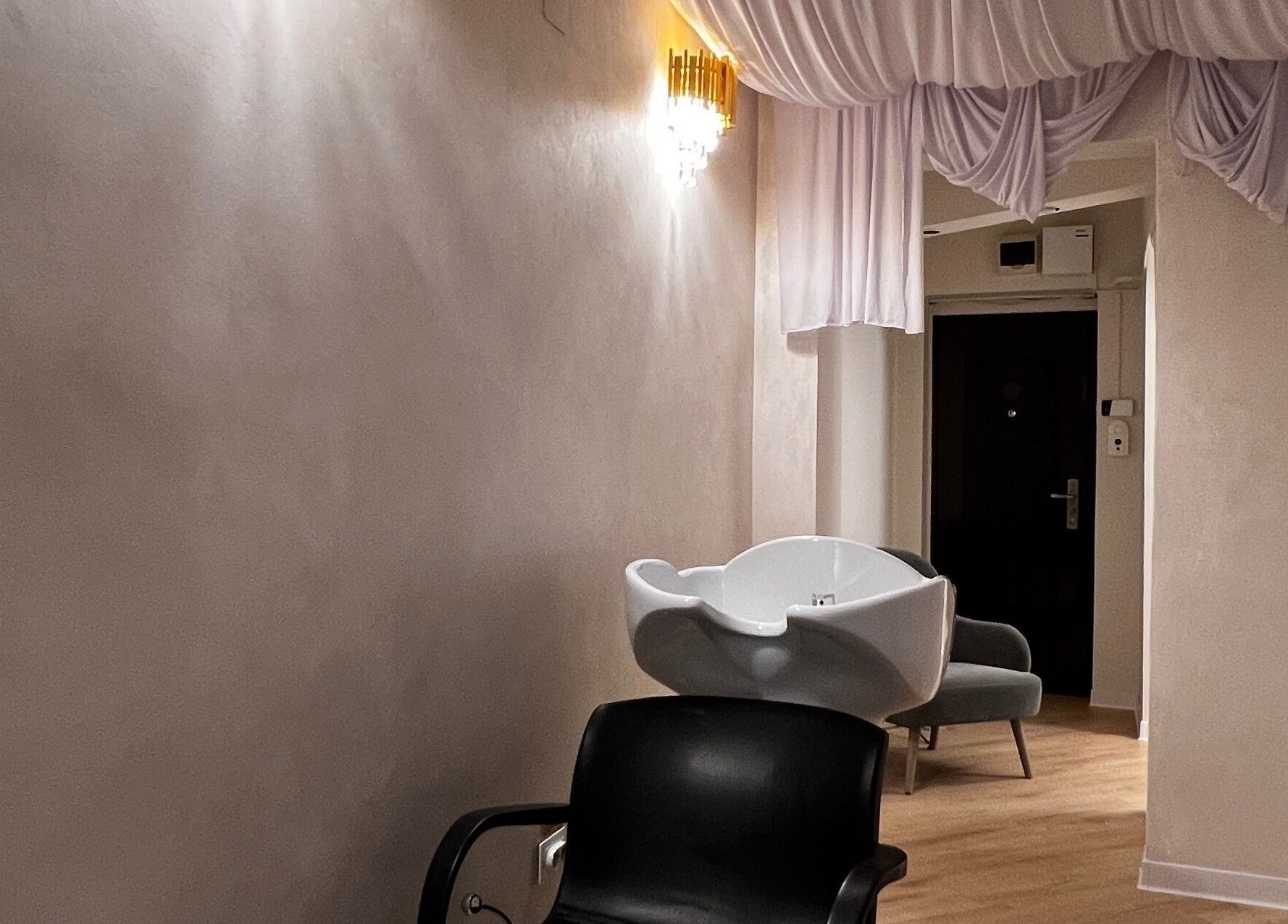 Interior elegant la Simplicaté Formidable, Focșani, Romania, RO, oferind un spațiu relaxant pentru clienți.