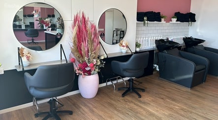 Interior of The Rosy Blonde salon in Melbourne, Victoria, AU with chic chairs and large mirrors.