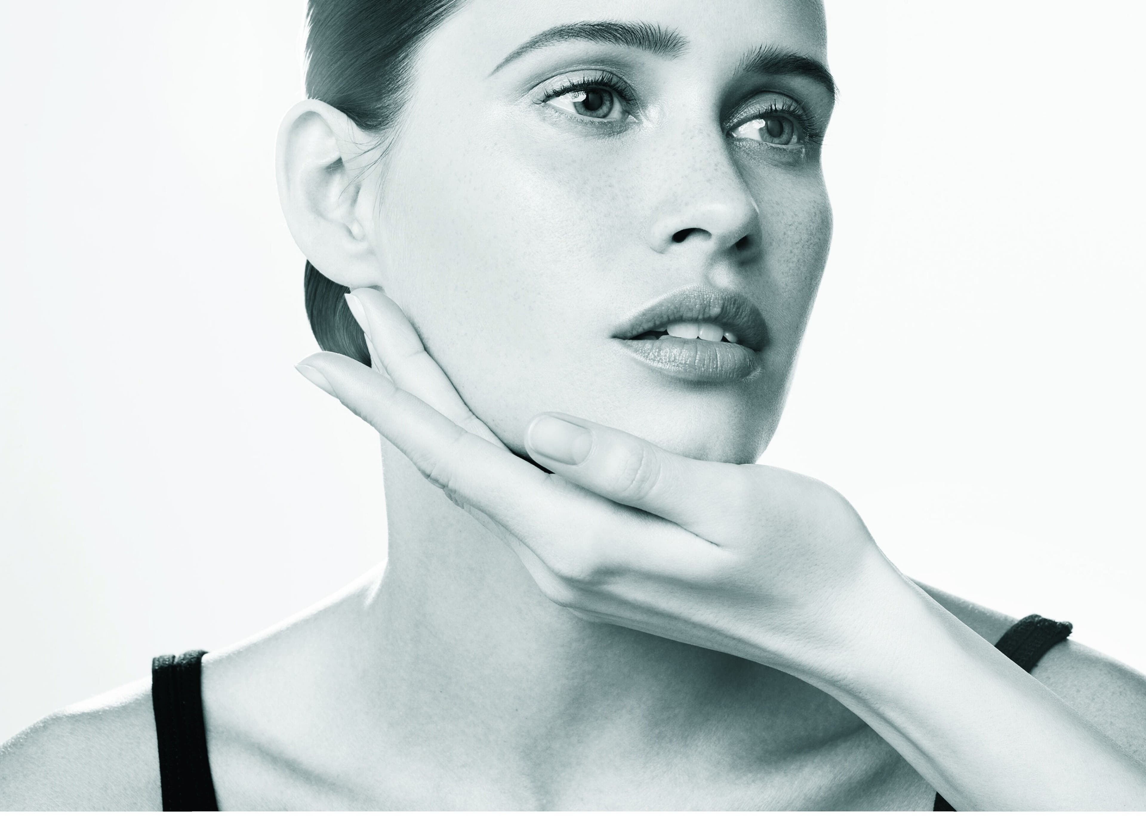 Porträt eines entspannten Gesichts bei LifeStudio, Dresden, Sachsen, DE, ideal für Hautpflegebehandlungen.