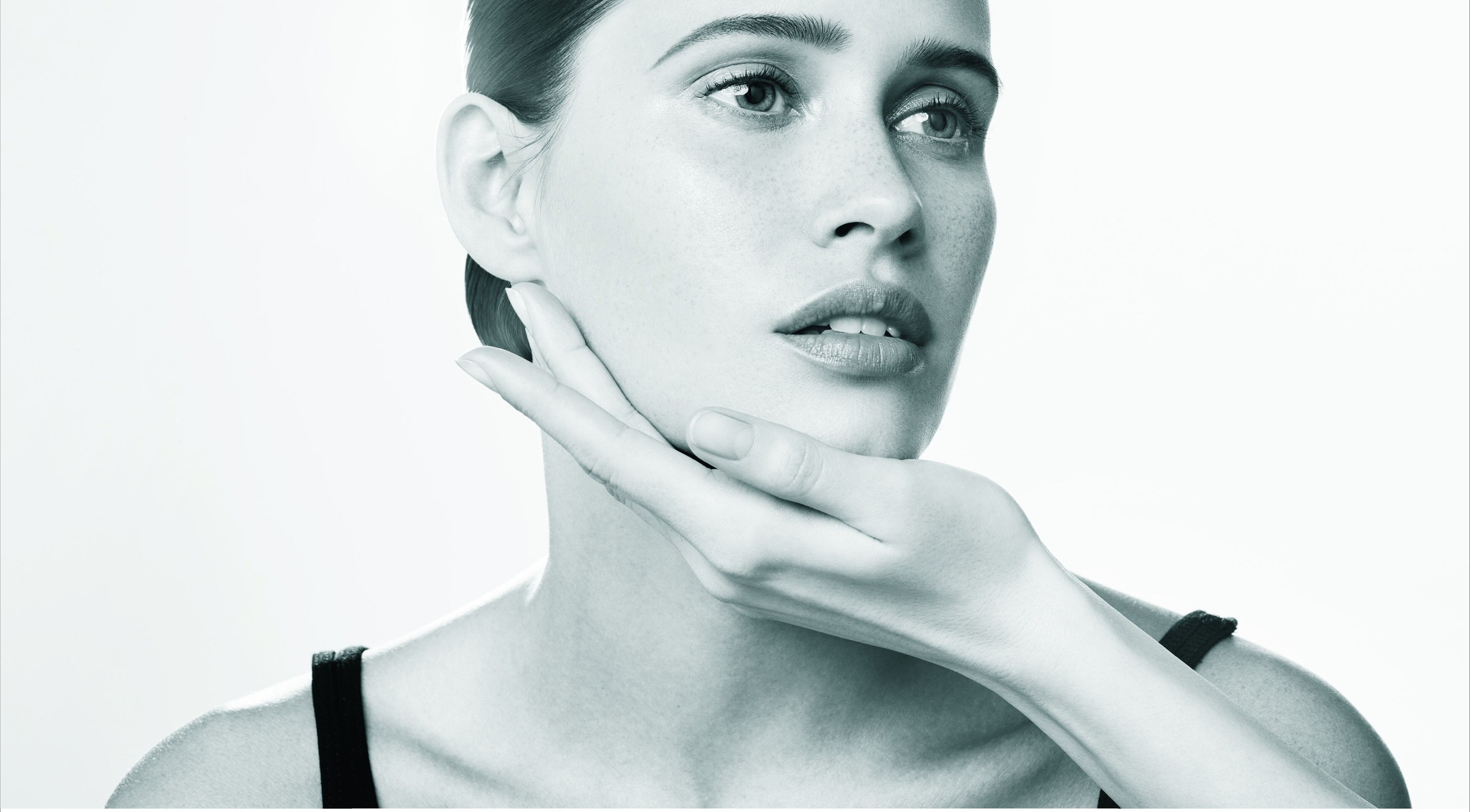 Porträt eines entspannten Gesichts bei LifeStudio, Dresden, Sachsen, DE, ideal für Hautpflegebehandlungen.