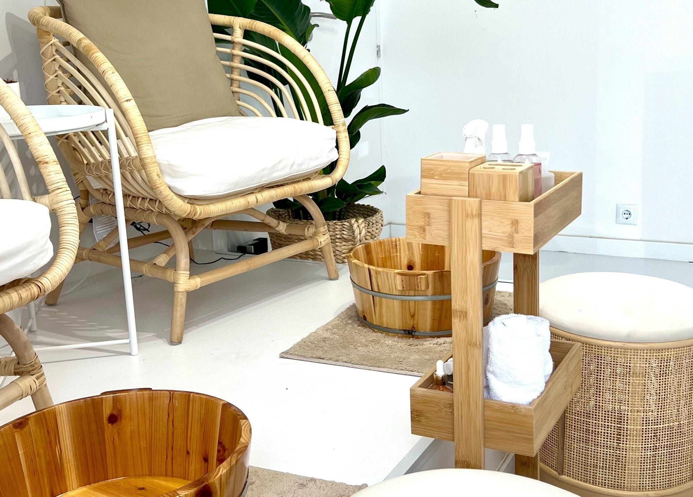 Relaxing bamboo spa area at Bless Nails Lisbon, Lisboa, Lisboa, PT, with chairs and foot basins.