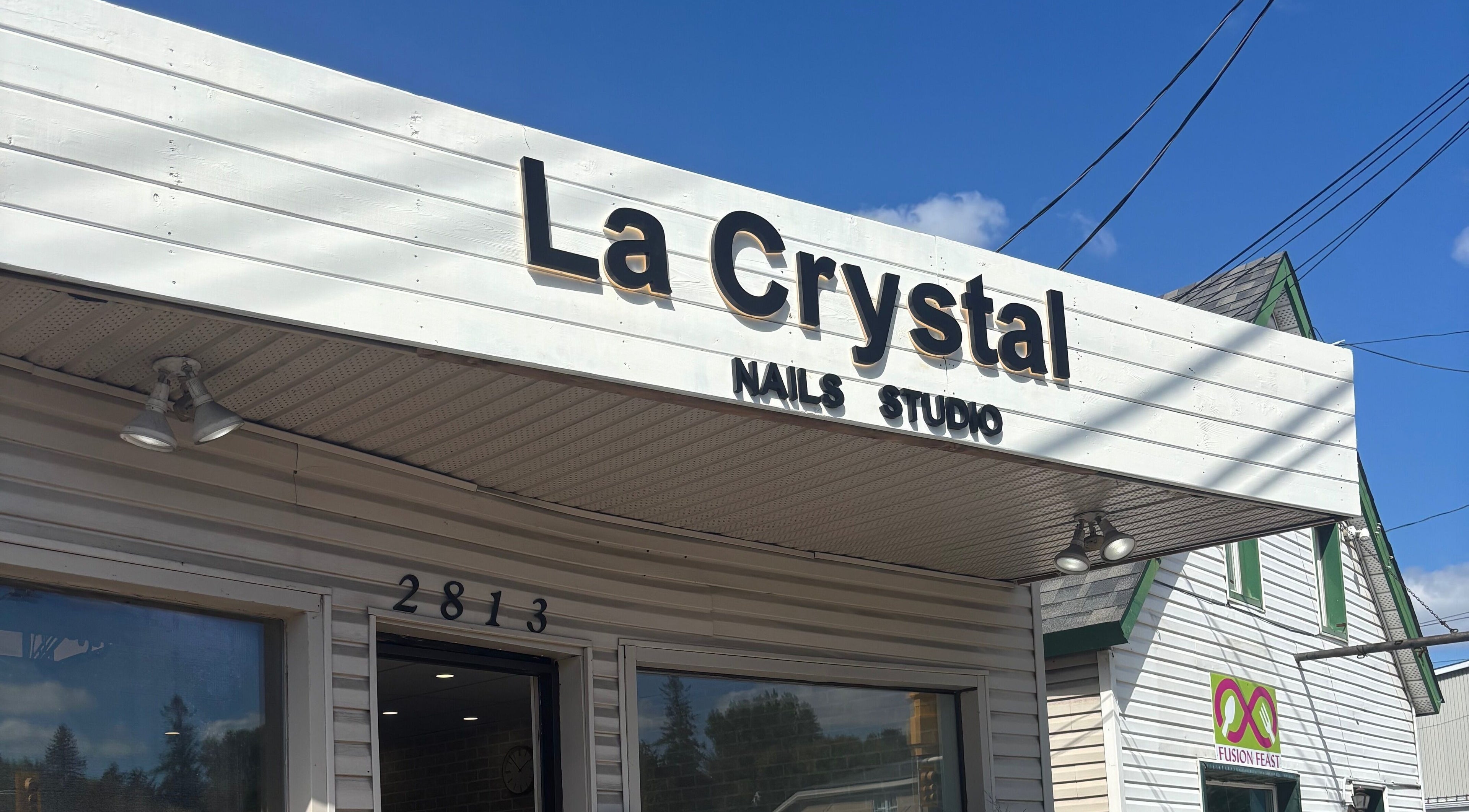 La Crystal Nail Studio exterior facade in Ottawa, Ontario, CA, showcasing its stylish signage.