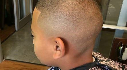 hình ảnh 2 của J.R the Barber