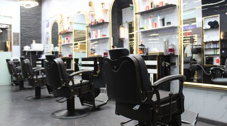 Hola Gents Salon
