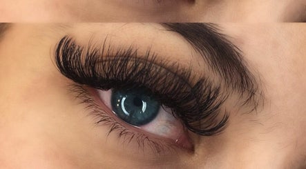 Luxe & Lash image 3