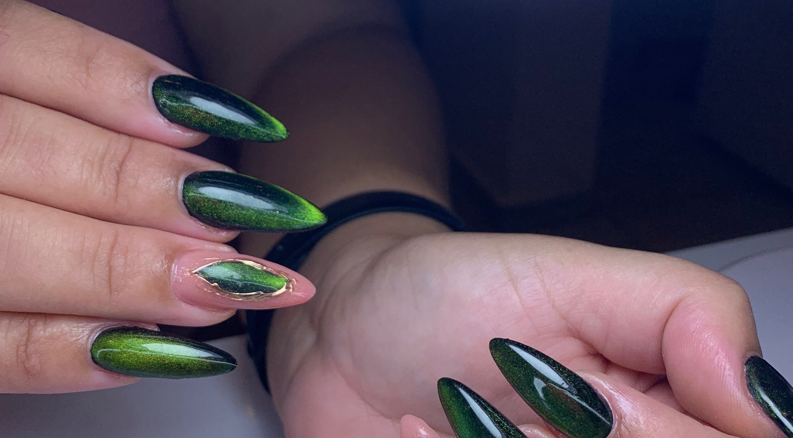 Green stiletto nails at Sandra Style and Art Gosieweg, Willemstad, Curaçao, CW.