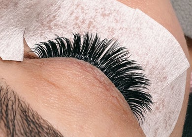 Close-up of expertly applied eyelash extensions at Nonka Lash and Brow Ilona Palinkiewicz, Heemskerk, Noord-holland, NL.