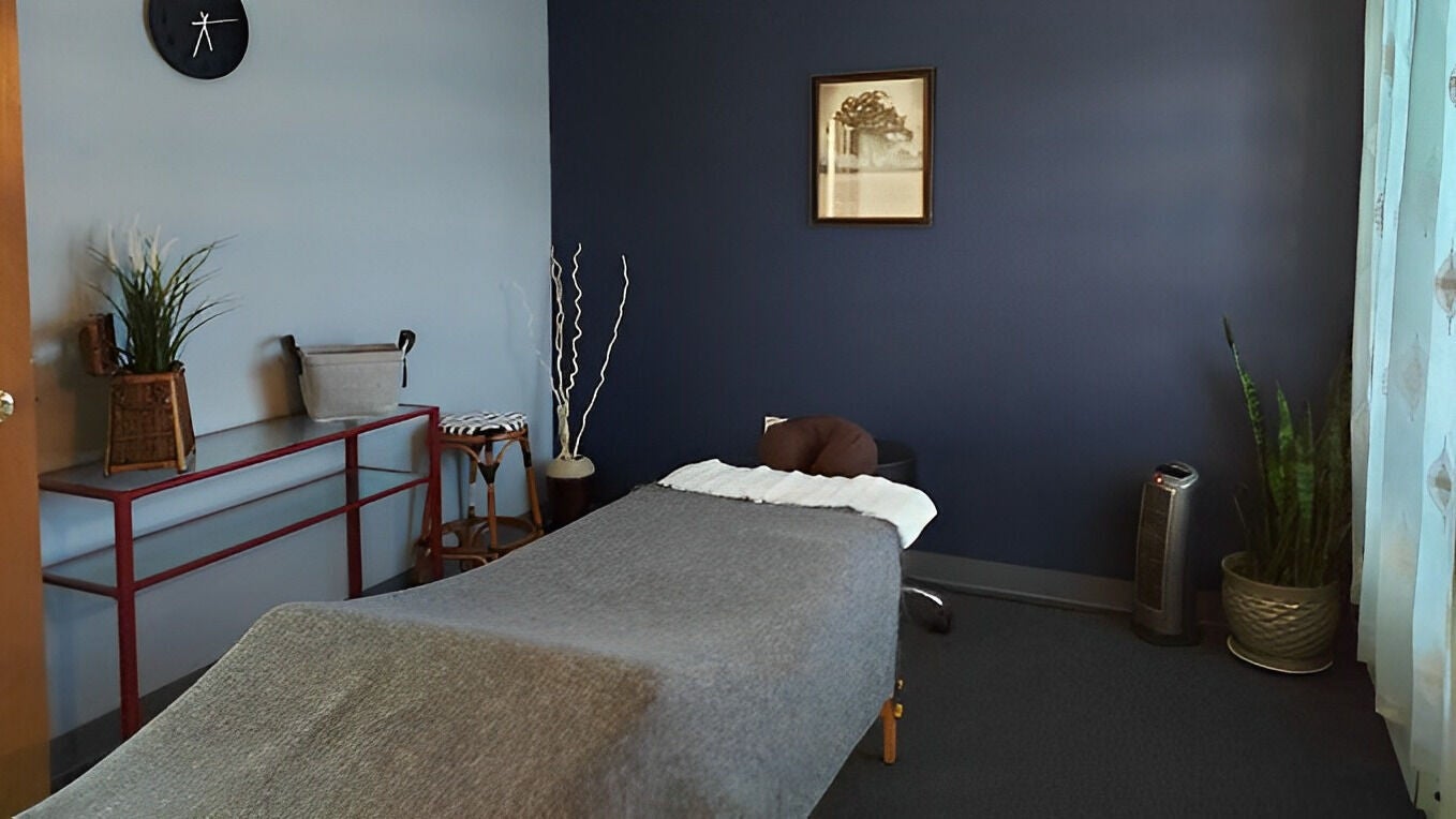 Tranquil massage room at Motion Massage Lakewood, Lakewood, Colorado, US with soft lighting and cozy decor.
