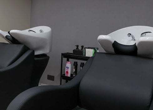 Modern wash stations at Hairpage, Saar, BH offer a relaxing hair care experience.