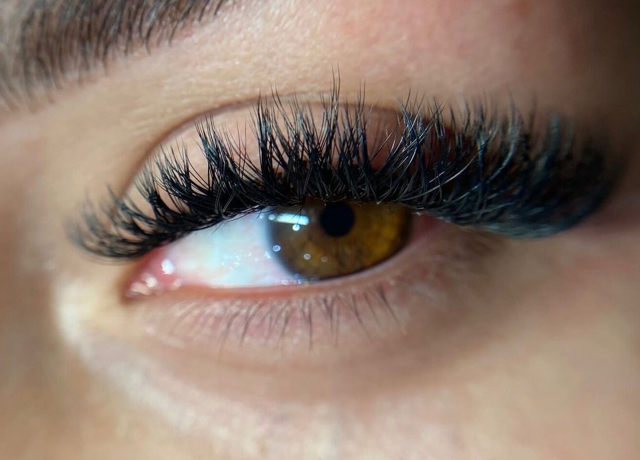 Extensiones de pestañas con volumen en Lasheous By Y, Toa Baja, Toa Baja, PR. Belleza y elegancia.