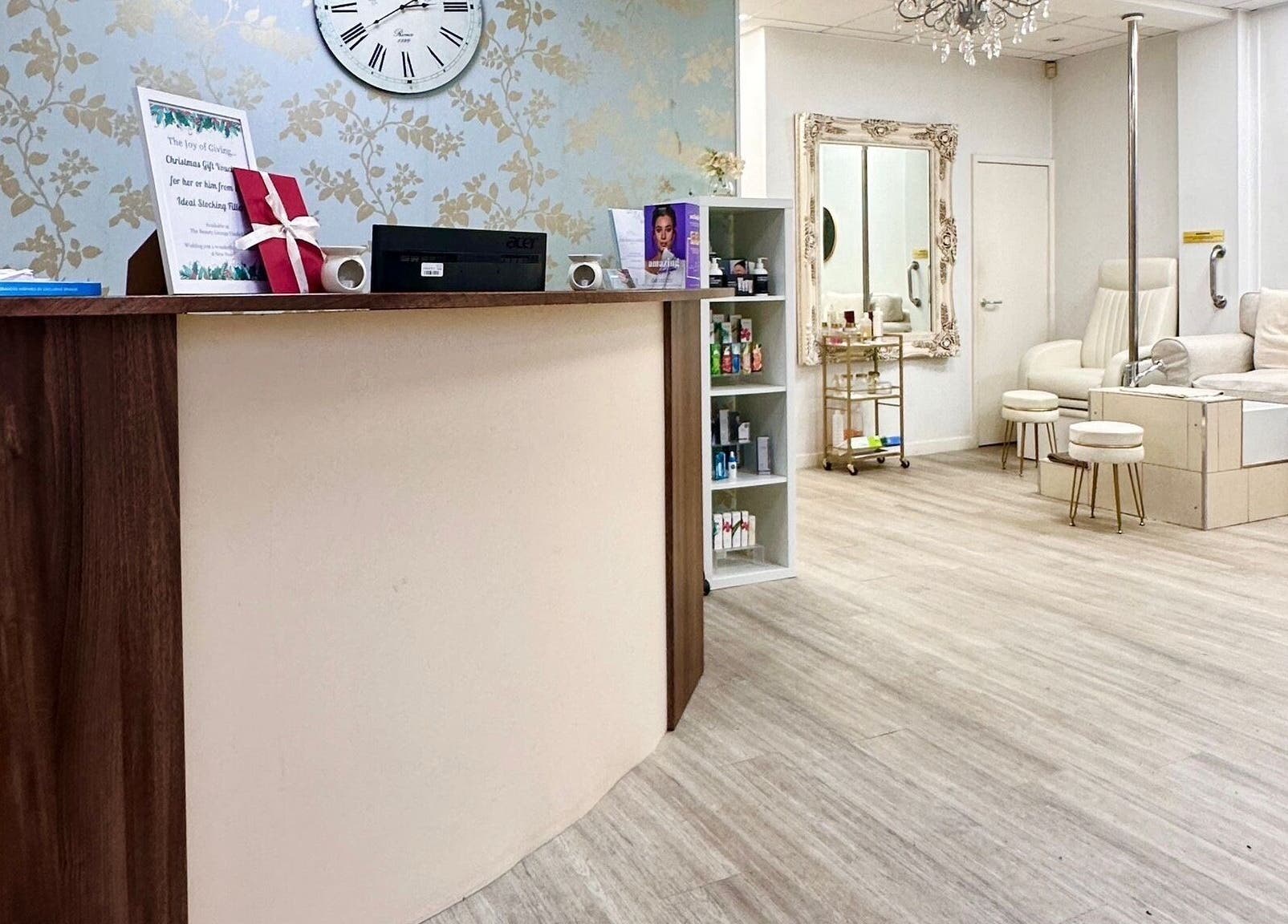 Elegant reception at The Beauty Lounge Elmfield, South Croydon, England, GB; welcoming and stylish ambiance.