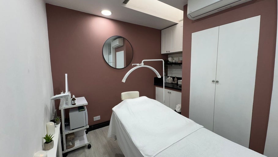 Immagine 1, Sam at The Therapy Room