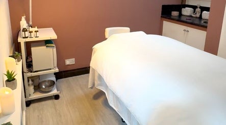 Immagine 2, Sam at The Therapy Room