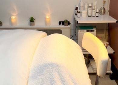 Peaceful therapy setting at Sam at The Therapy Room in Ruislip, England, GB, with warm lighting and wellness products.
