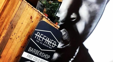 Refined Barbershop  imaginea 3