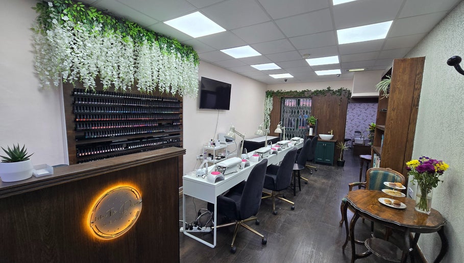 Hình ảnh 1 của Livin the Dream Beauty