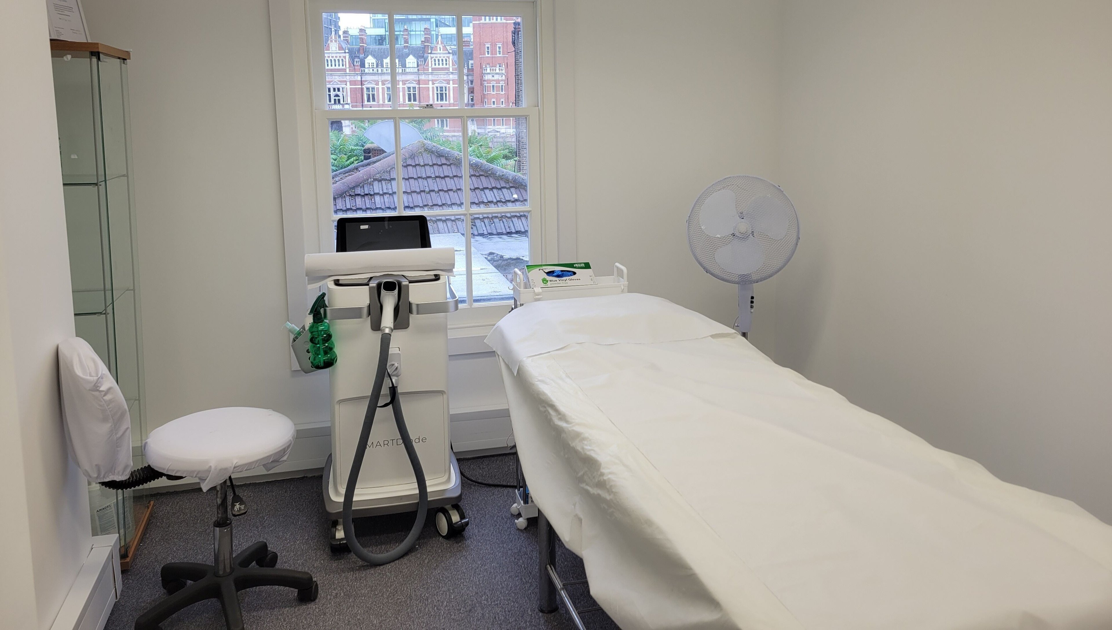 A pristine aesthetic treatment room at Laserlite Aesthetic Clinic, Croydon, England, GB with modern equipment and a tranquil ambiance.