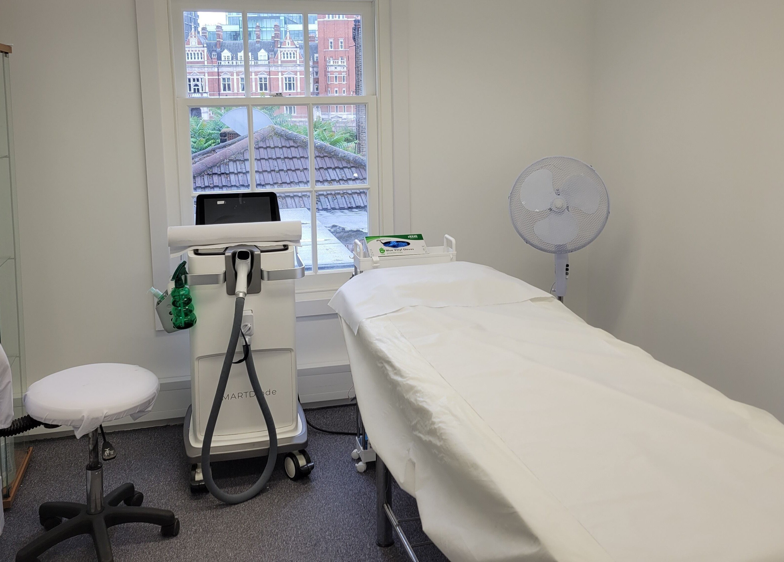 A pristine aesthetic treatment room at Laserlite Aesthetic Clinic, Croydon, England, GB with modern equipment and a tranquil ambiance.