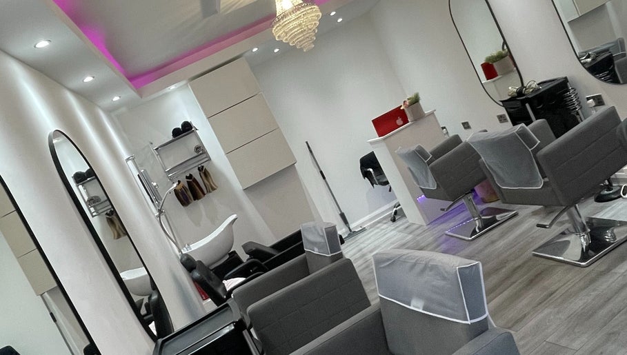 Chloes Hair and Beauty Salon Glasgow slika 1