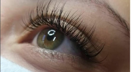 Lashes by Queenie image 2