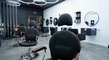 3 Points Hair Extensions & Barbering image 2