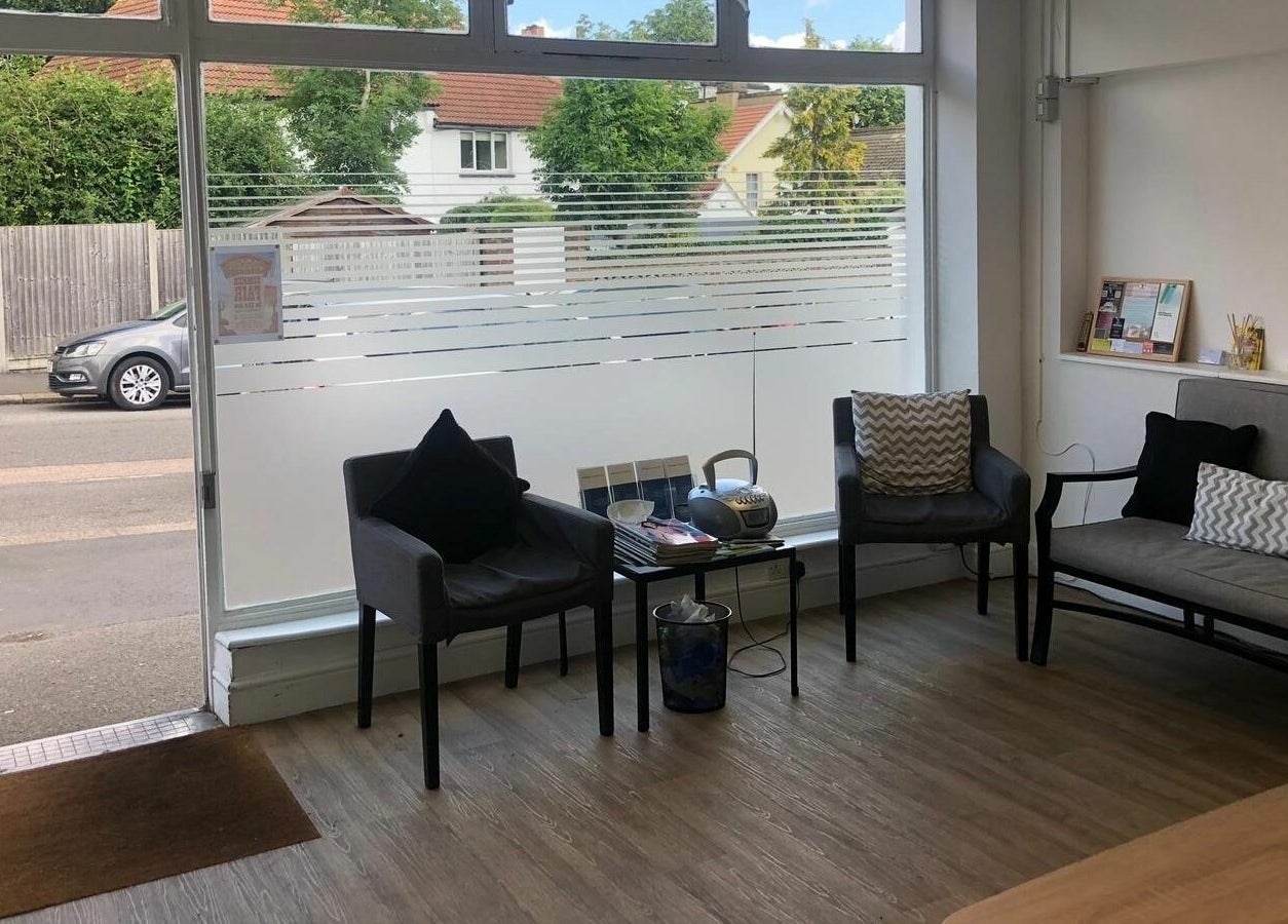 Cozy waiting area at Wallington Osteopaths, Carshalton Beeches, England, GB with chairs and modern decor.