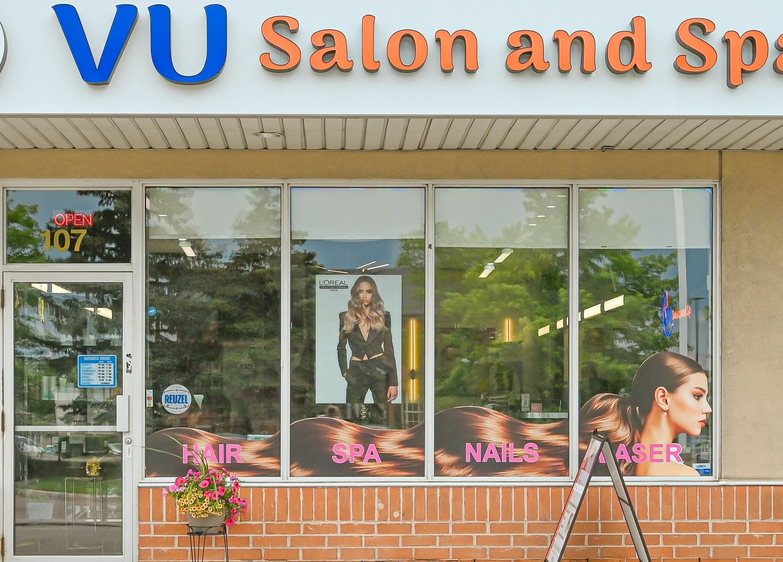 Front view of VU Salon and Spa in Mississauga, Ontario, CA offering hair, spa, nails, and laser services.