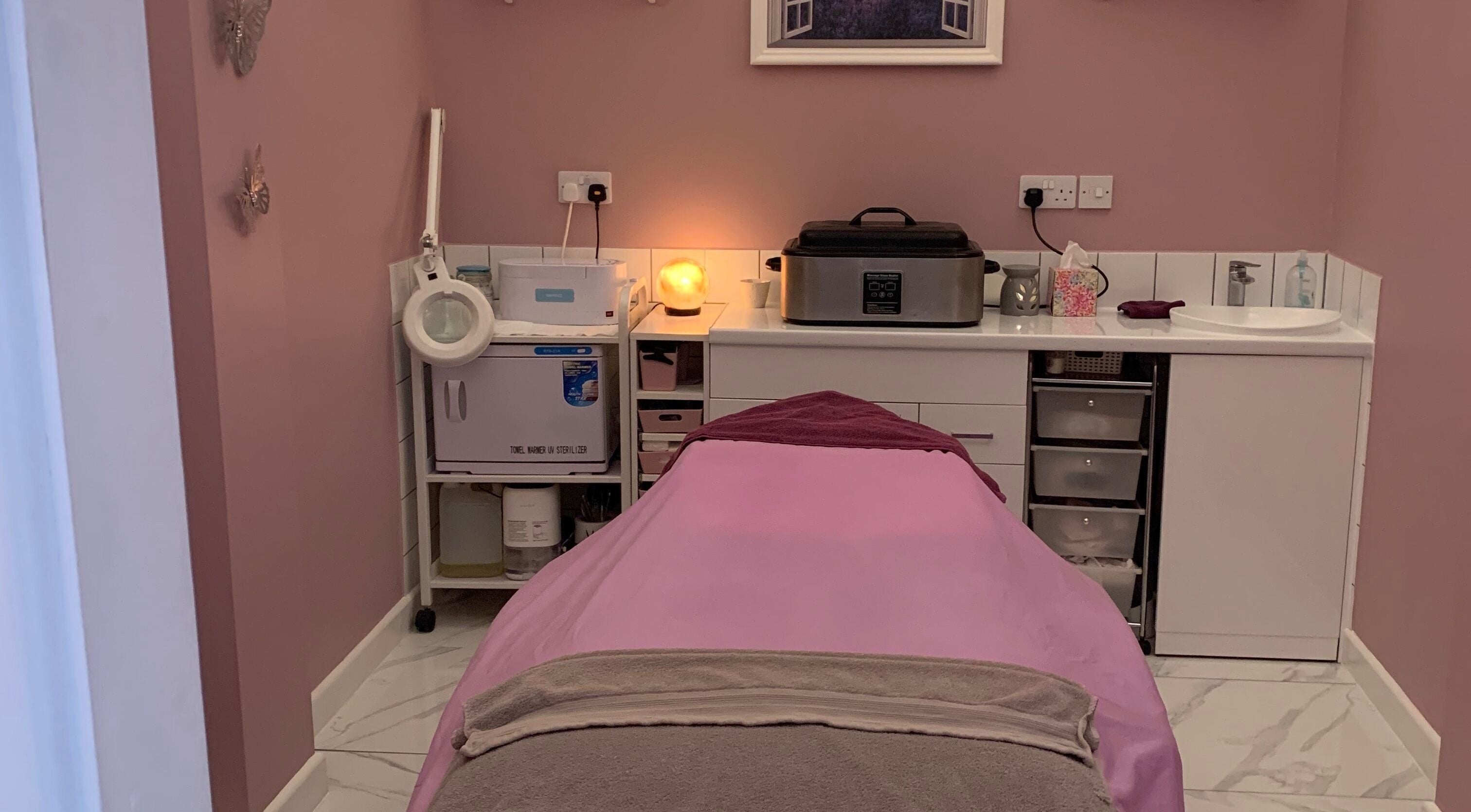 Relaxing treatment room at Holistic Therapy by Kayleigh in Baldock, England, GB, with soft lighting and cozy decor.