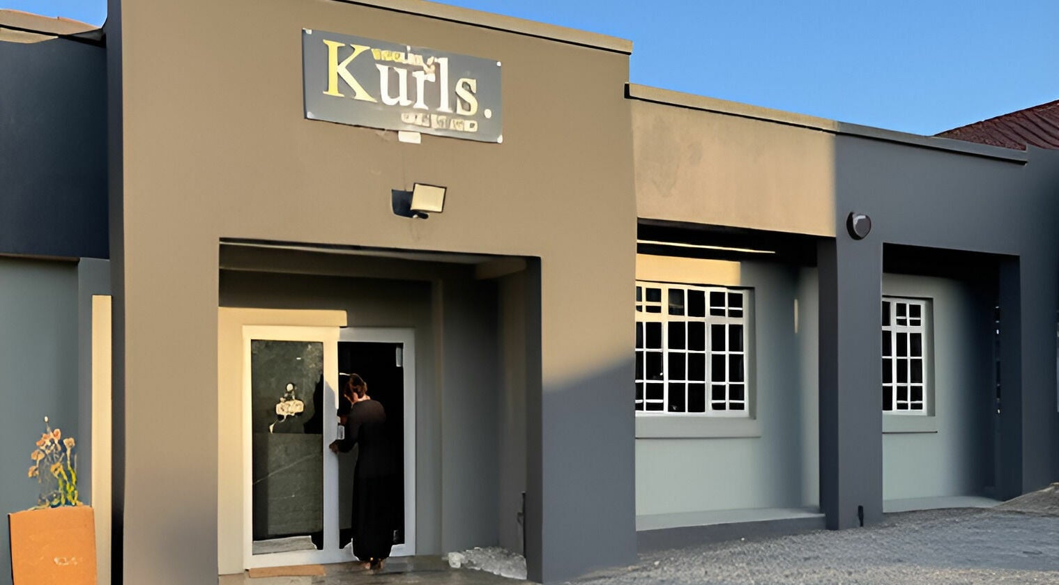 Entrance of Giggles n Kurls Nail Studio Midrand, located in Midrand, Gauteng, ZA, with a customer entering.