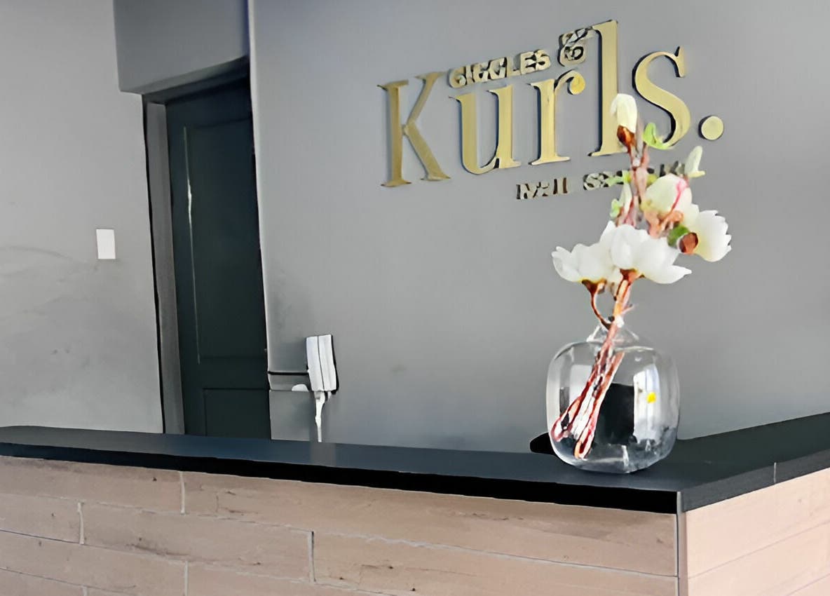 Reception desk at Giggles n Kurls Nail Studio Midrand, Midrand, Gauteng, ZA with flower decor.