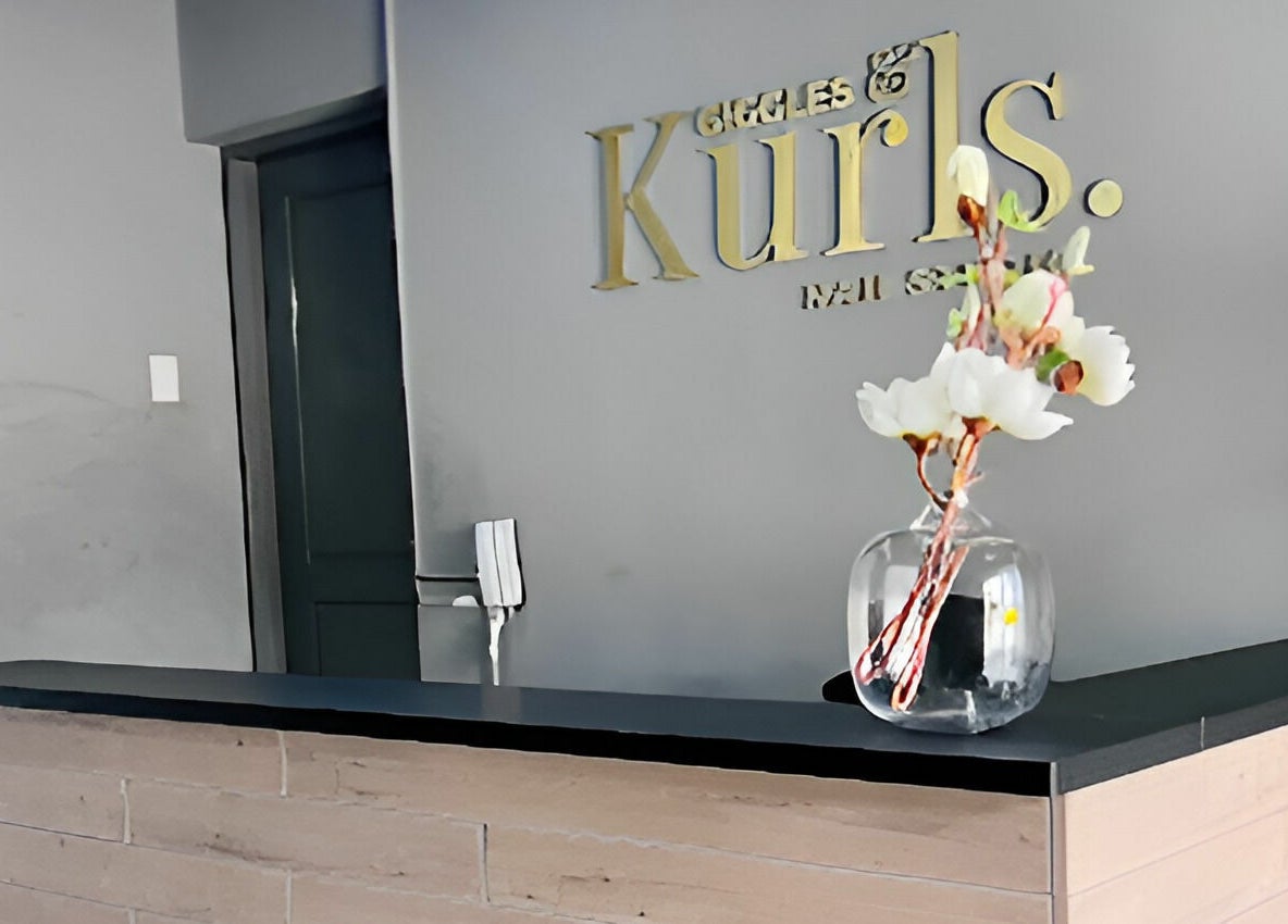 Reception desk at Giggles n Kurls Nail Studio Midrand, Midrand, Gauteng, ZA with flower decor.