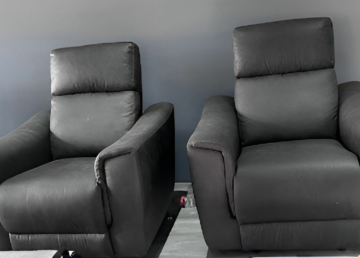 Luxurious black relaxation chairs at Giggles n Kurls Nail Studio Midrand, Midrand, Gauteng, ZA.
