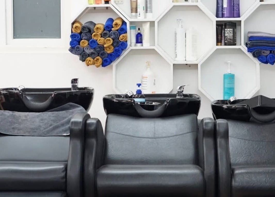 Elegant wash stations at A Cut Above Asia, Thành phố Hồ Chí Minh, VN, offering a relaxing beauty experience.