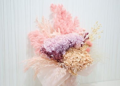 Elegant pastel bouquet decor at Lash Bar, Bondi Junction, New South Wales, AU, enhancing the serene atmosphere.