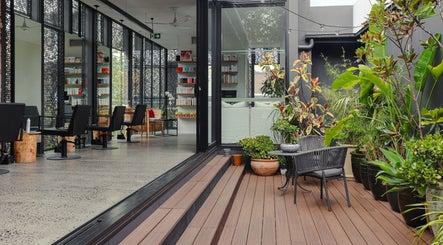 WILLOMINA salon in Woollahra, New South Wales, AU offers a tranquil beauty retreat with lush greenery.
