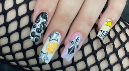 Creative nail art at American Nails by An, Amsterdam, Noord-Holland, NL featuring stars and emoji designs.